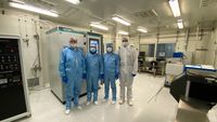 Profs. Bimberg, Tian, Larisch at a lab tour with industry partner